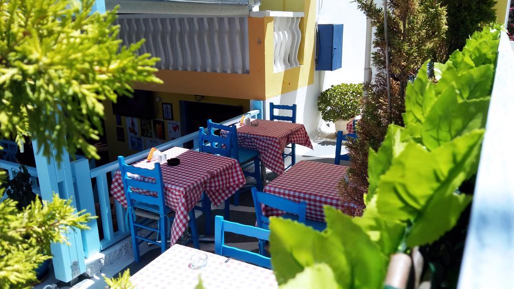 Hotel Dilino Kamári Esterno foto