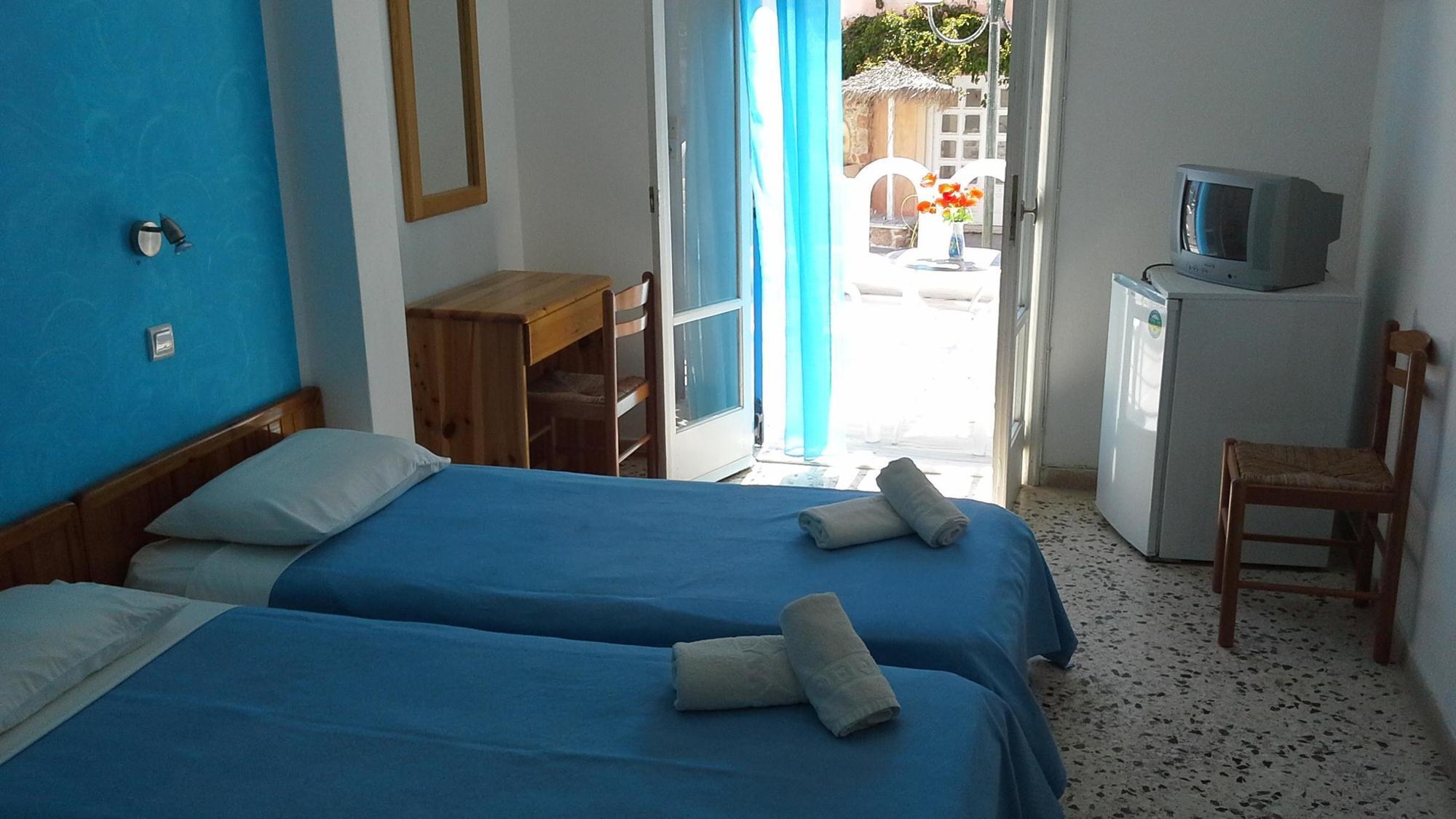Hotel Dilino Kamári Esterno foto