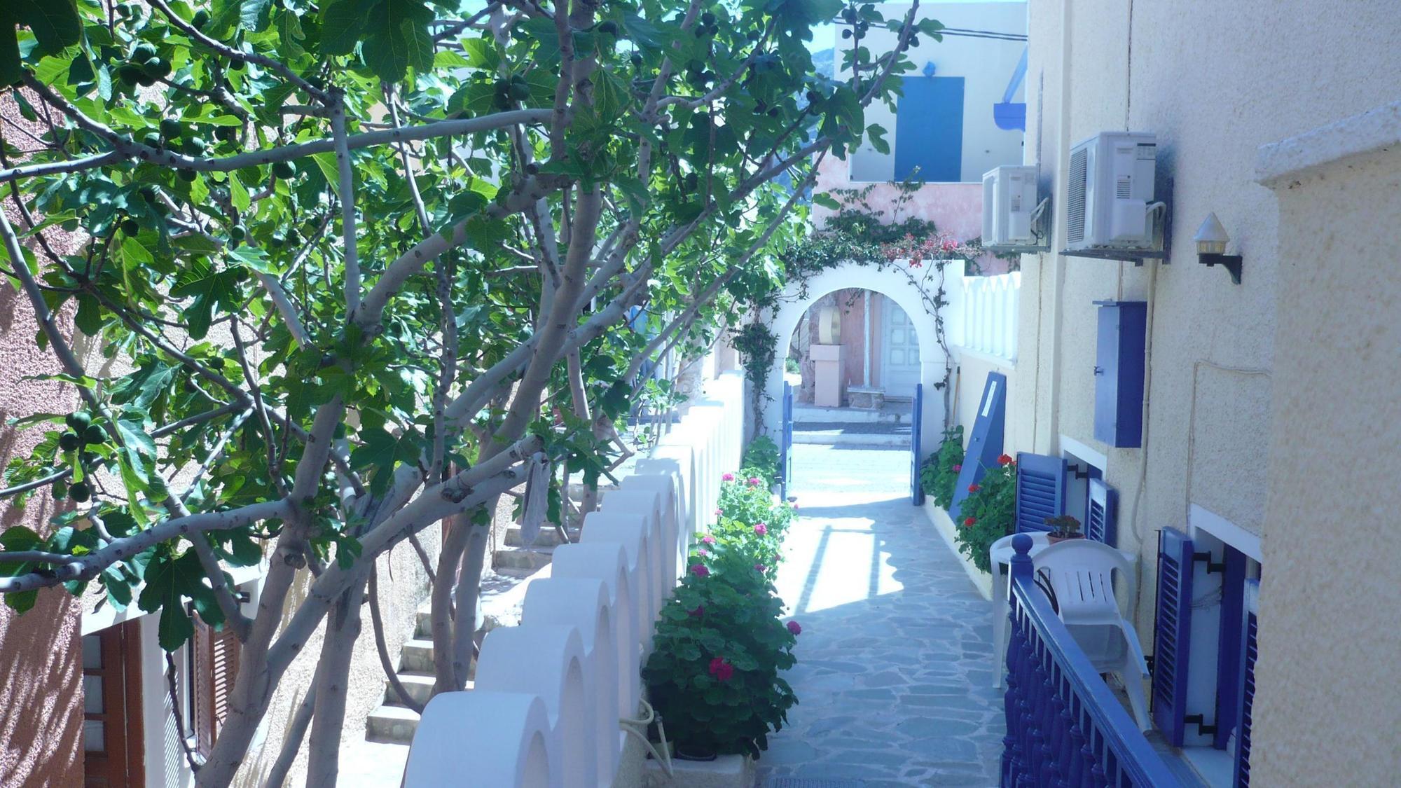 Hotel Dilino Kamári Esterno foto