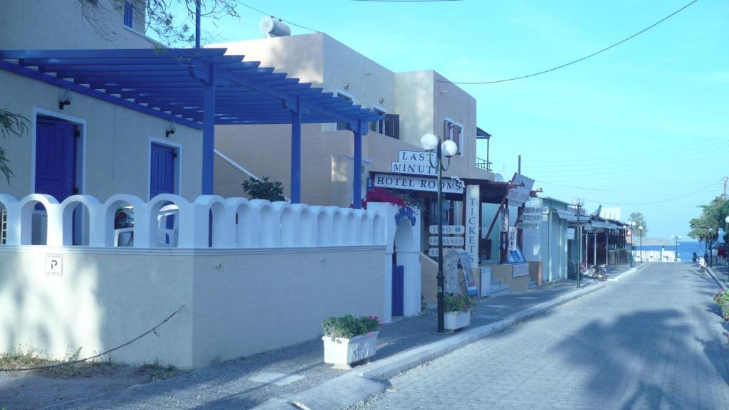 Hotel Dilino Kamári Esterno foto