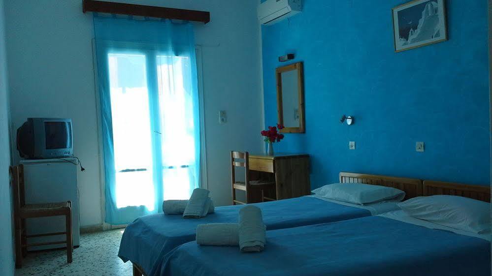 Hotel Dilino Kamári Esterno foto