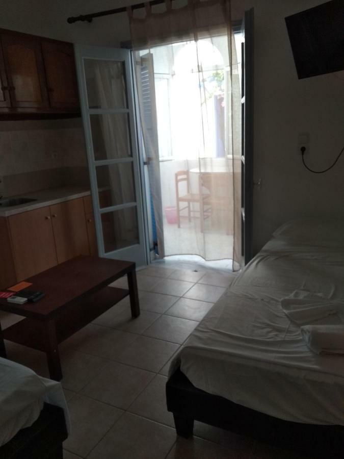 Hotel Dilino Kamári Esterno foto