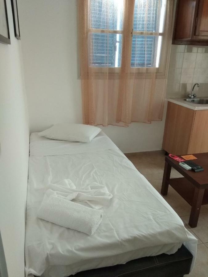 Hotel Dilino Kamári Esterno foto