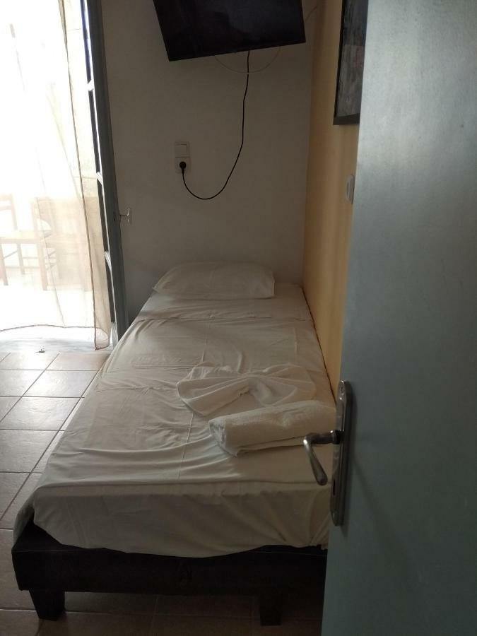 Hotel Dilino Kamári Esterno foto